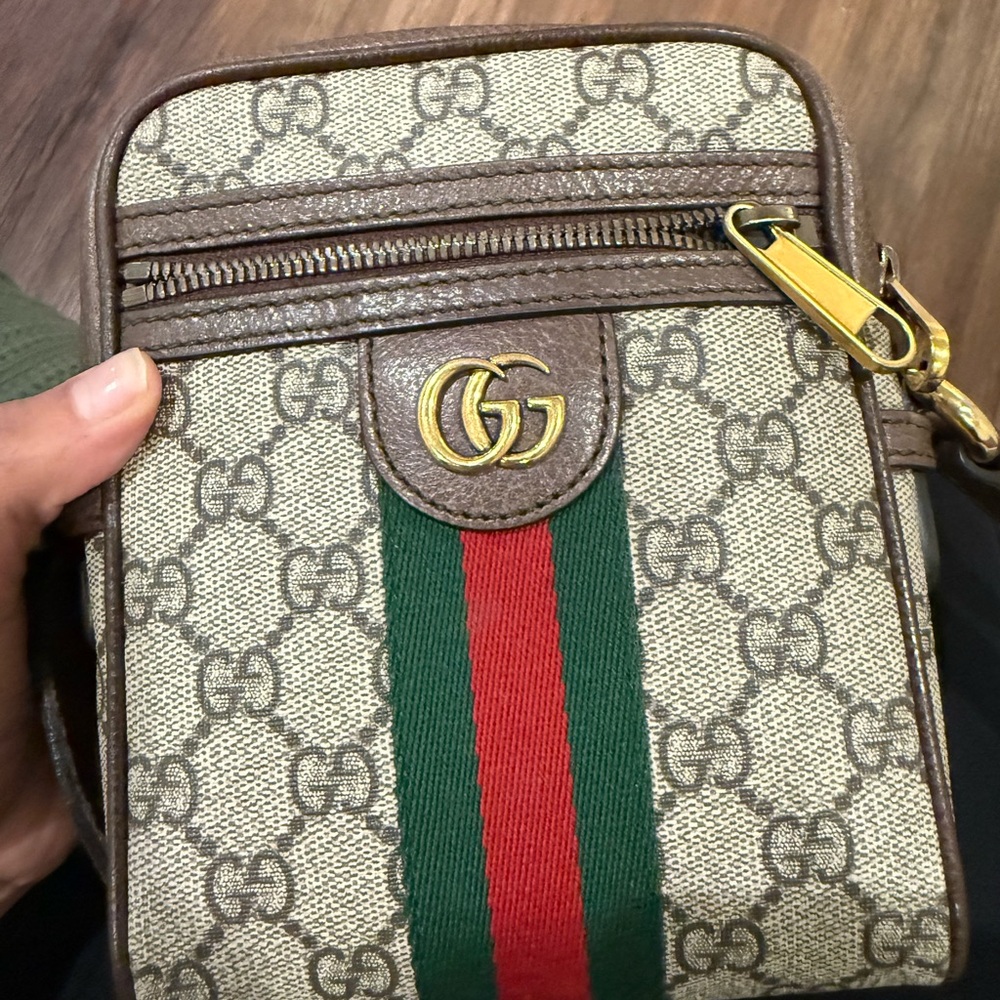 Gucci! Preloved GG supreme ophidia mini messenger!!comes with a box
